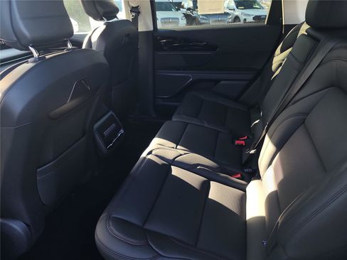 New 2026 Lincoln Nautilus Premier image 17