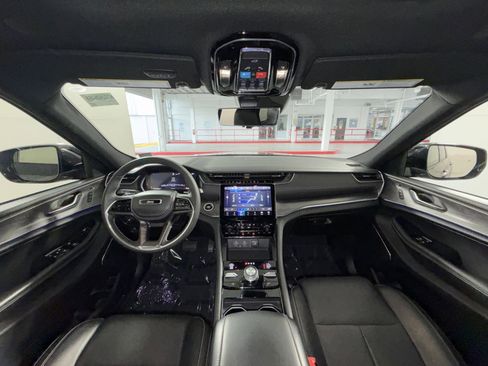 Used 2023 Jeep Grand Cherokee Overland w/ Luxury Tech Group IV image 23