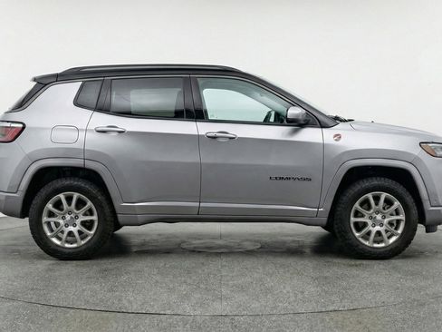 Used 2025 Jeep Compass Trailhawk AWD/4WD image 11