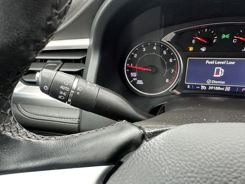 Used 2023 GMC Acadia SLT image 35