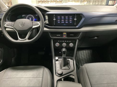 Certified 2023 Volkswagen Taos SE w/ Panoramic Sunroof Package image 12