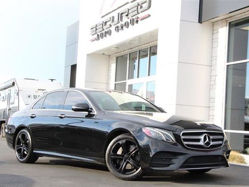 Used 2017 Mercedes-Benz E 300 4MATIC image 1