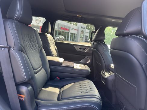 Used 2025 INFINITI QX80 Autograph AWD/4WD image 16