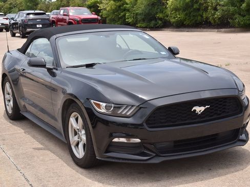 Used 2017 Ford Mustang Convertible RWD image 4