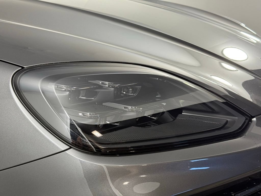 Certified 2026 Porsche Cayenne Turbo AWD/4WD image 15