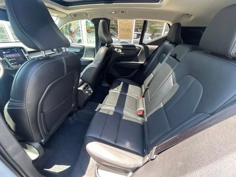 Used 2025 Volvo XC40 B5 Core AWD/4WD image 17
