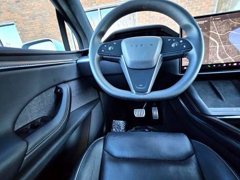 Used 2023 Tesla Model X Plaid image 2