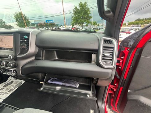 Used 2024 RAM 2500 Big Horn AWD/4WD image 31