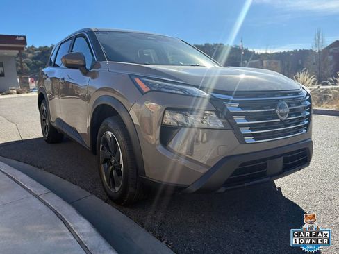 Used 2025 Nissan Rogue SV image 11