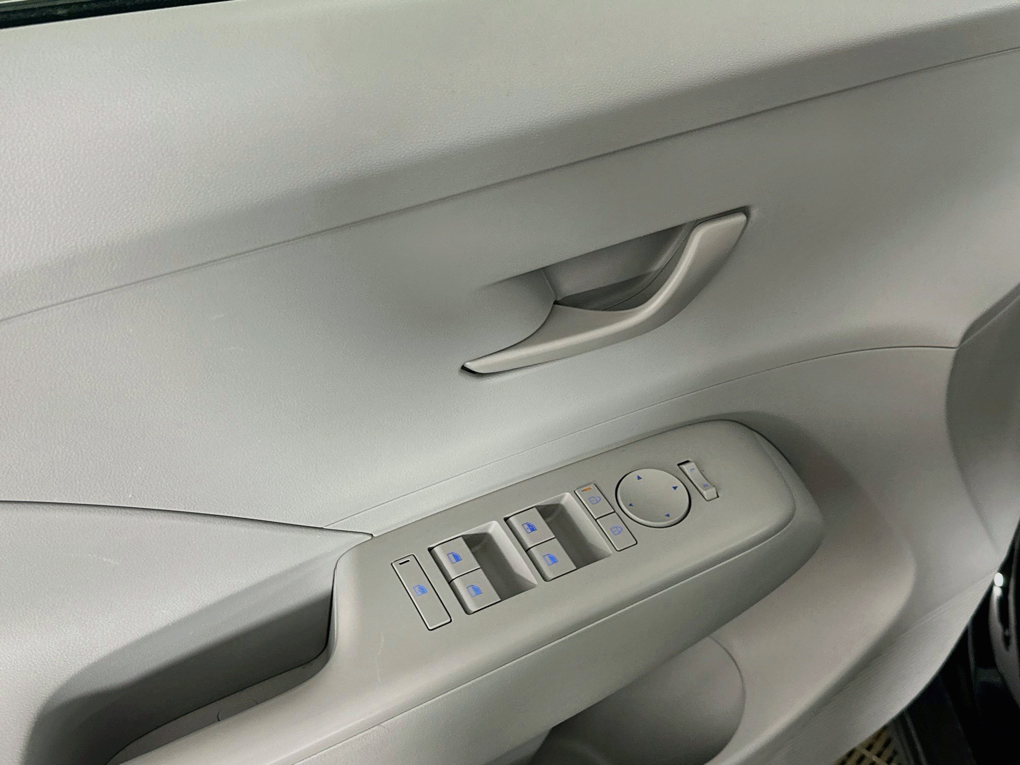 Used 2025 Hyundai Kona SEL FWD image 15