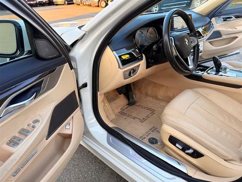 Used 2016 BMW 740i image 37