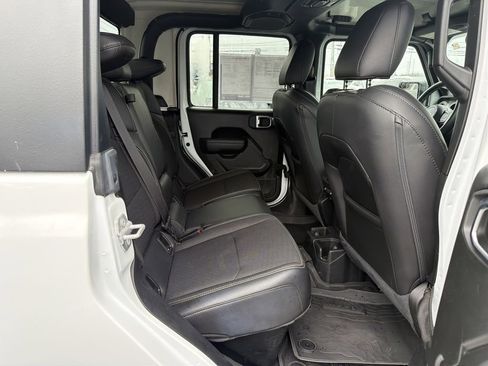 Used 2023 Jeep Gladiator Sport image 17
