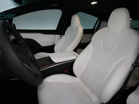 Used 2023 Tesla Model X AWD/4WD image 4