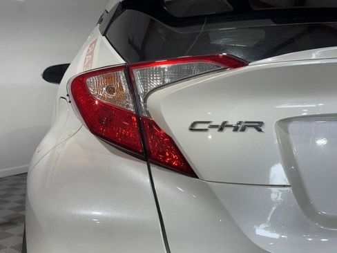 Used 2018 Toyota C-HR XLE FWD image 11