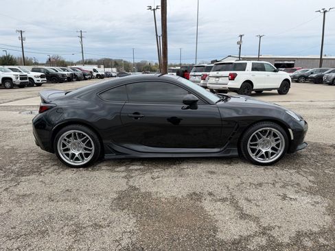 Used 2023 Toyota GR86 Premium w/ ALL Weather Mat Package (TMS) image 8