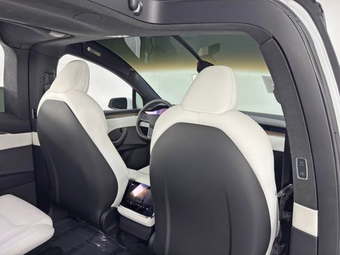 Used 2022 Tesla Model X image 39