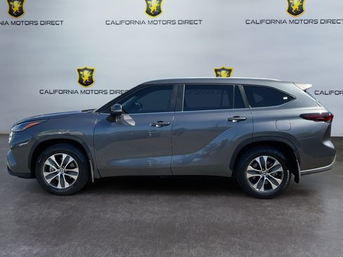 Used 2024 Toyota Highlander XLE FWD image 8