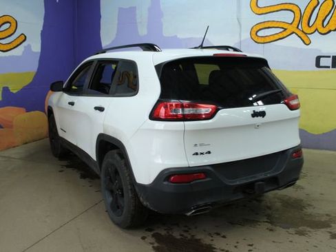 Used 2017 Jeep Cherokee Altitude image 6