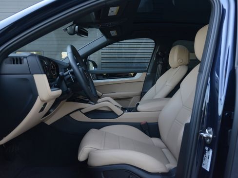 Certified 2025 Porsche Cayenne E-Hybrid Coupe AWD/4WD image 7
