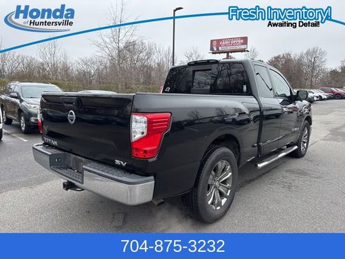 Used 2017 Nissan Titan SV image 8