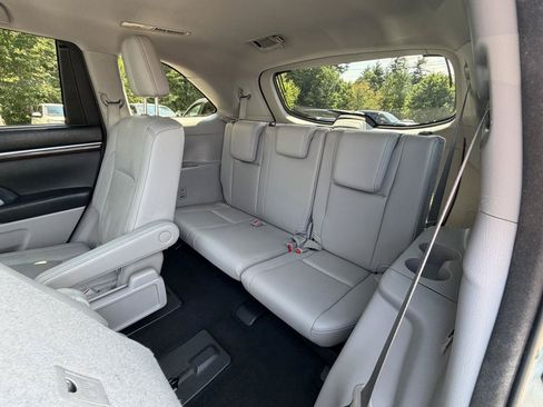 Used 2014 Toyota Highlander Limited Platinum AWD/4WD image 9