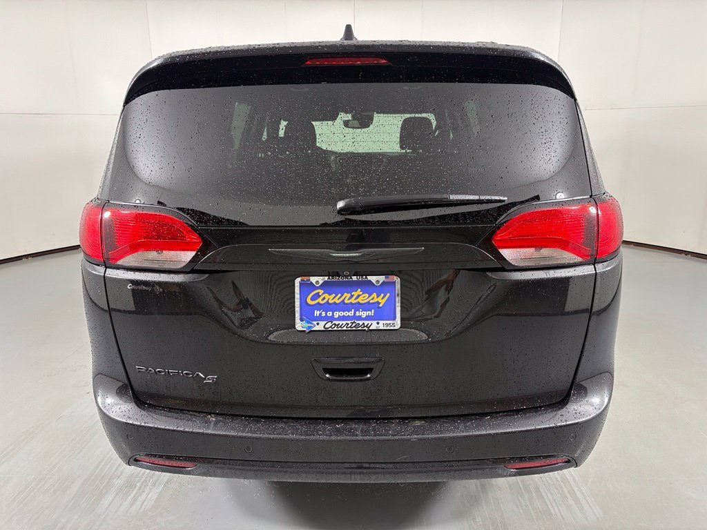 Used 2020 Chrysler Pacifica Touring-L Plus FWD image 7