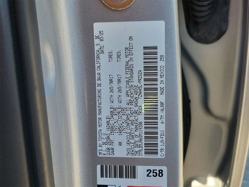 Used 2025 Toyota Tacoma TRD Off-Road image 31