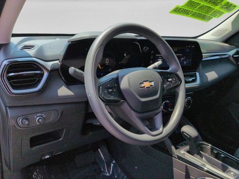 Used 2025 Chevrolet TrailBlazer LT w/ Driver Confidence Package FWD image 23