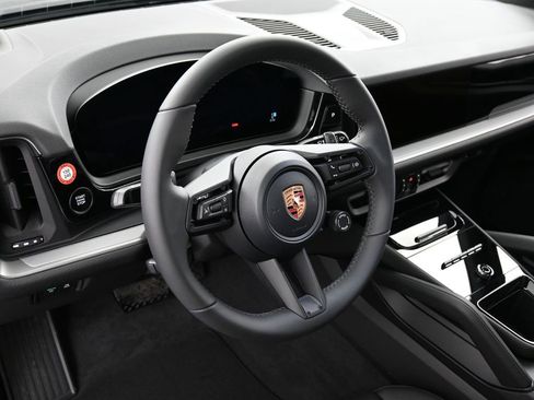 New 2026 Porsche Cayenne image 17