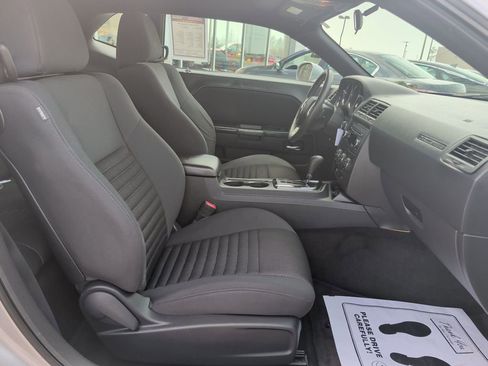 Used 2014 Dodge Challenger SXT RWD image 19