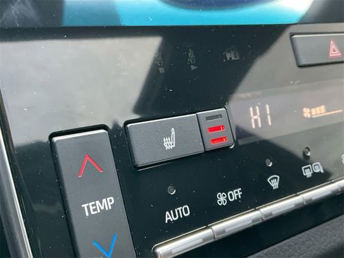 Used 2022 Toyota Avalon XSE image 26