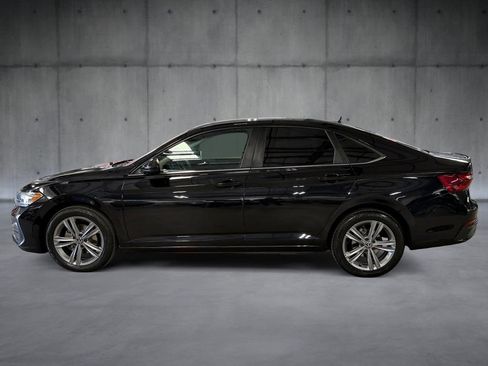 Used 2024 Volkswagen Jetta SE FWD image 2