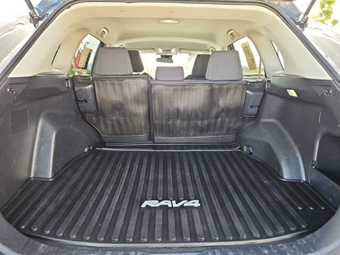 Used 2022 Toyota RAV4 LE image 6
