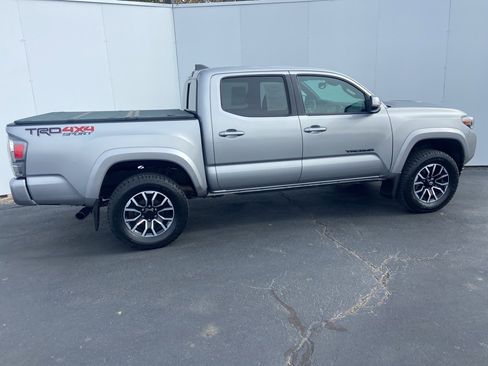 Used 2021 Toyota Tacoma TRD Sport image 3