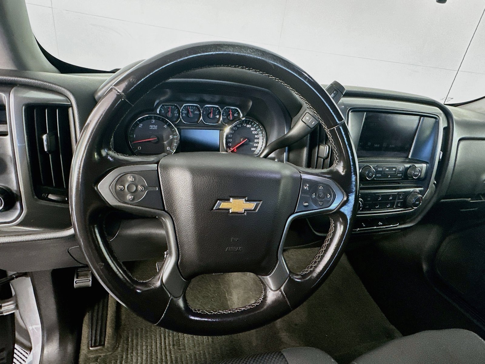 Used 2018 Chevrolet Silverado 1500 LT AWD/4WD image 11