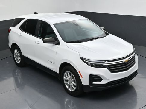 Used 2022 Chevrolet Equinox LS w/ LS Convenience Package AWD/4WD image 40