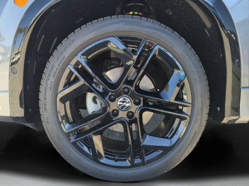 Used 2026 Volkswagen Tiguan SE R-Line FWD image 45