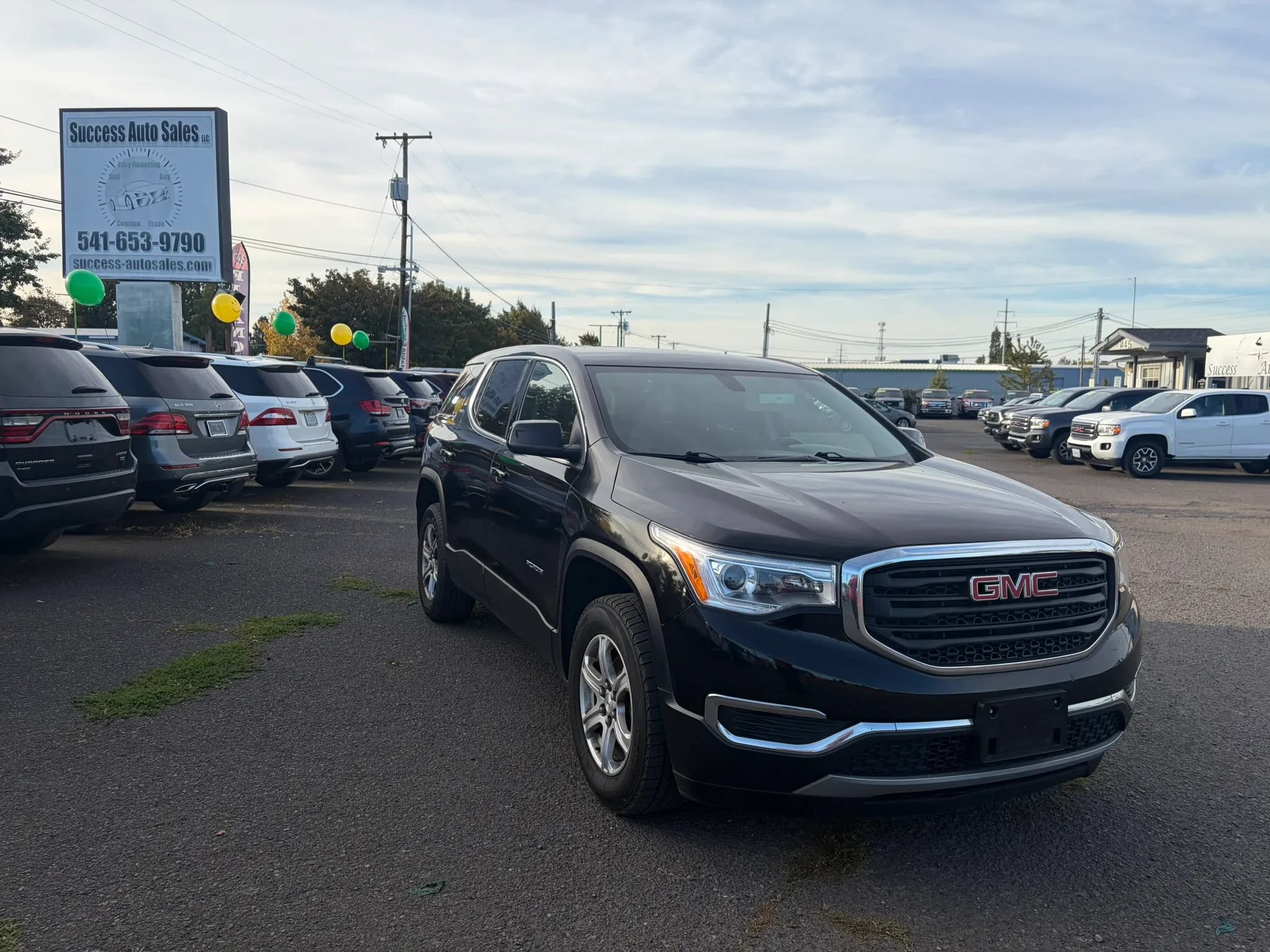 Used 2018 GMC Acadia SLE AWD/4WD image 1