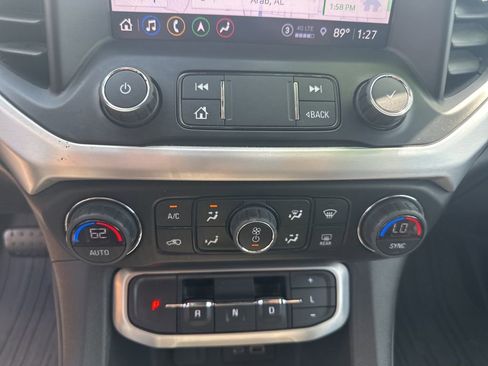 Used 2022 GMC Acadia SLE w/ Driver Convenience Package FWD image 22