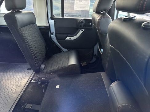 Used 2012 Jeep Wrangler Unlimited Sahara image 8