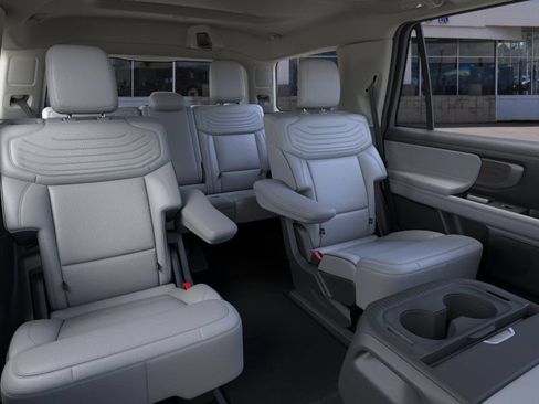 New 2026 Ford Expedition Platinum w/ Platinum Ultimate Package AWD/4WD image 11