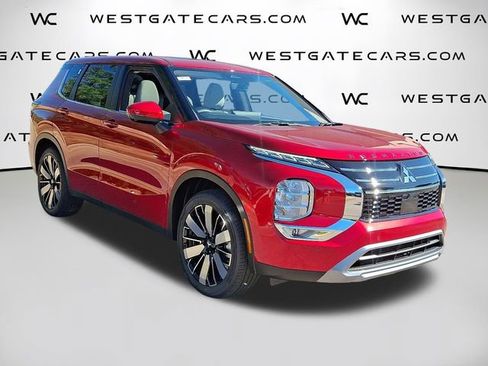 New 2025 Mitsubishi Outlander SE image 2