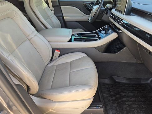 Used 2022 Lincoln Aviator Reserve w/ Elements Package Plus image 12