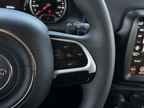 Used 2023 Jeep Renegade Latitude AWD/4WD image 19