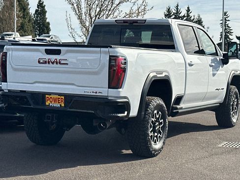 Used 2024 GMC Sierra 2500 AT4X image 4