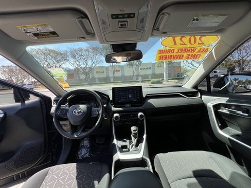 Used 2021 Toyota RAV4 XLE image 18