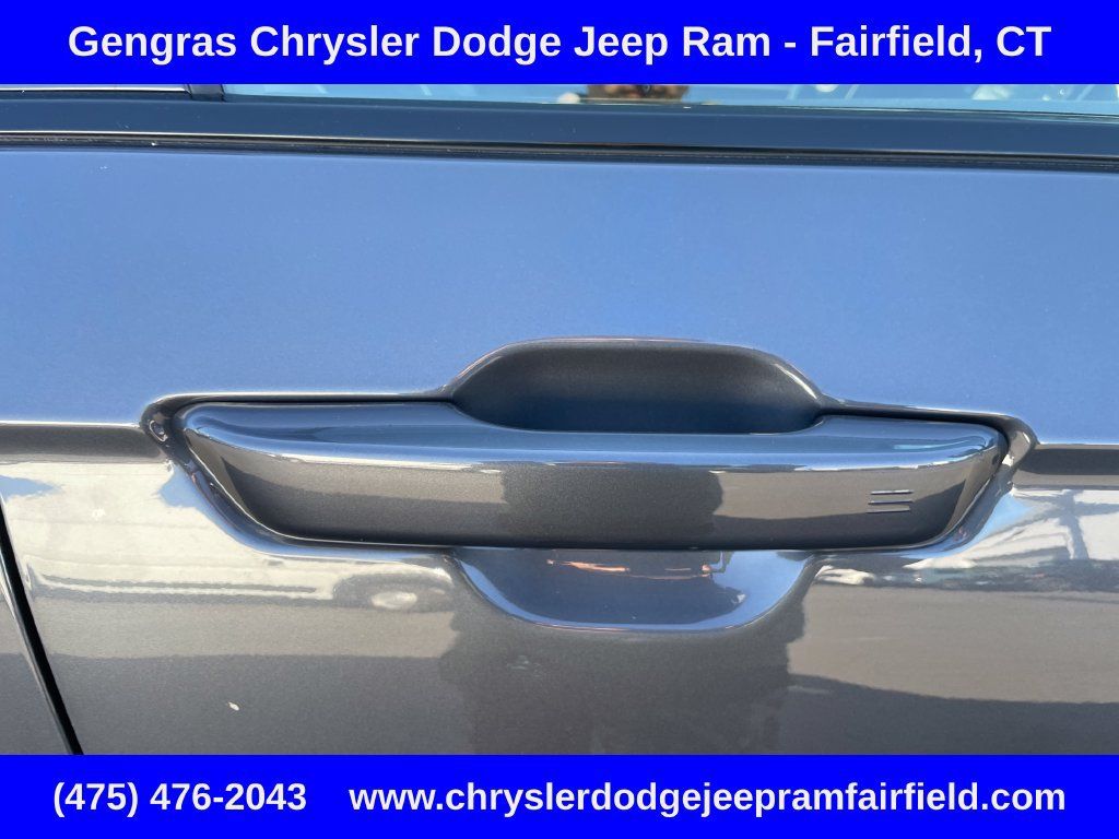 Used 2023 Jeep Grand Cherokee L Limited w/ Luxury Tech Group II AWD/4WD image 15