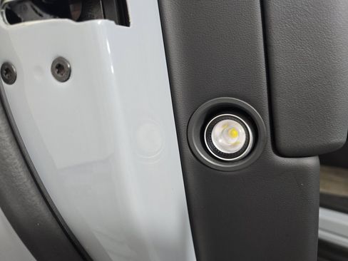 Used 2024 Rivian R1S Adventure AWD/4WD image 31