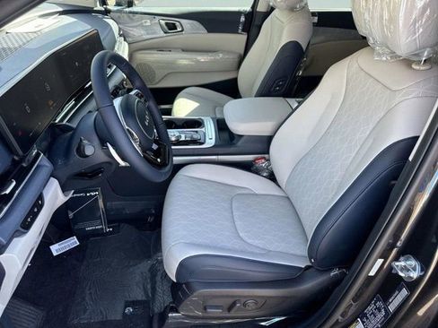 New 2026 Kia Carnival EX FWD image 12