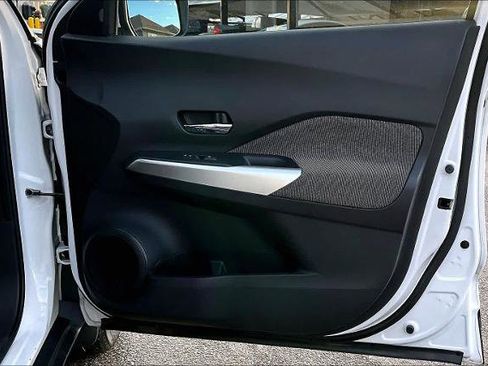 Certified 2020 Nissan Kicks SV image 22